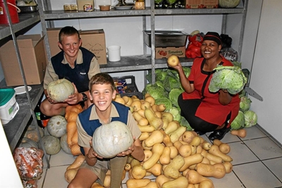 Oakdale dankbaar vir produkte ontvang